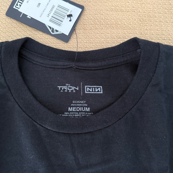 Disney NIN Nine Inch Nails Tron Ares T-Shirt Hot Topic Exclusive Mens Size M NEW - Picture 4 of 4